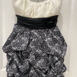Speechless Size 5 Monochromatic Mini Dress with Rosette Waist Detail